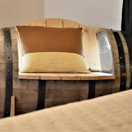 Groom - Le Petit Tonnelier Apartment *